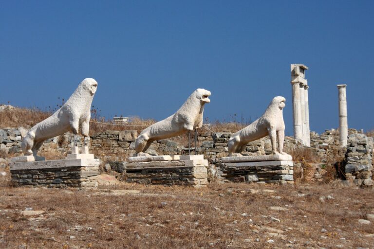 Delos Adası Gezi Rehberi: Gezilecek Yerler, Mitolojisi ve Ulaşım